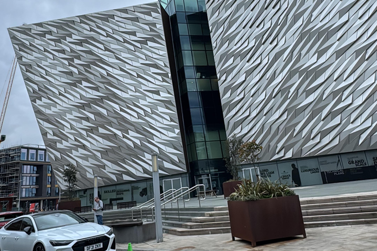 Belfast: Private Custom Tour with Driver and Guide