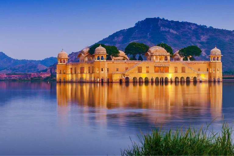 Privat Jaipur 1-dagars rundtur/Amir Fort Elefantridning AktivitetJaipur Sameday-tur med bil