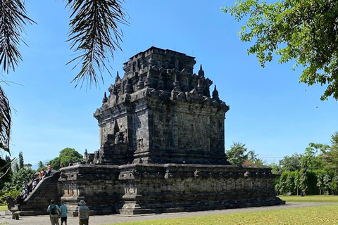 Depuis Yogyakarta : Borobudur, l&#039;église du poulet et le temple de Mendut