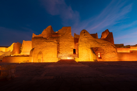 Tour de la ciudad de Diryah a Al Masmak y visita al zoco con cena