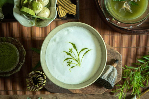 Guangzhou: Song Dynasty Tea-making Class & Hanfu Experience