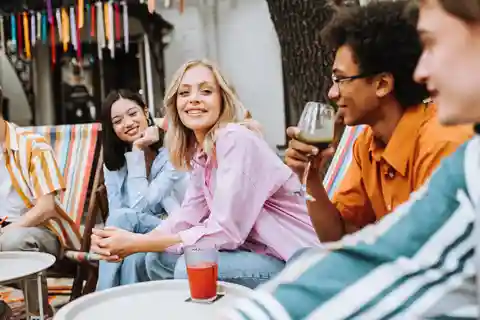 Tbilisi: Tour della vita notturna con drink di benvenuto