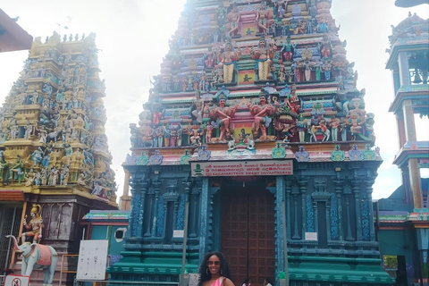 Colombo: Private Night Tuk Tuk Tour with Street Food