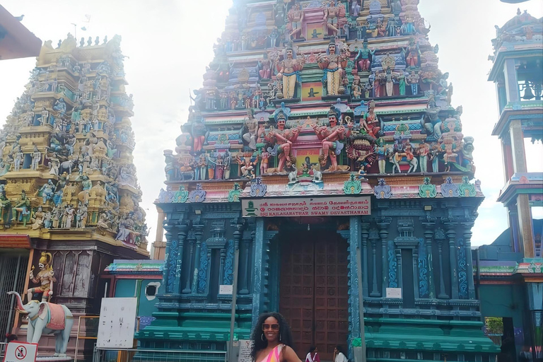 Colombo: Private Night Tuk Tuk Tour with Street Food