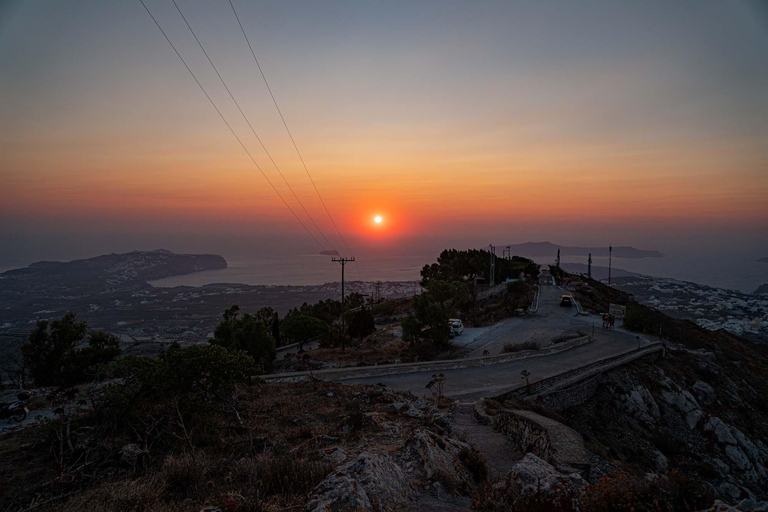 Da Fira: Tour in minibus dei punti salienti di Santorini con tramonto a Oia