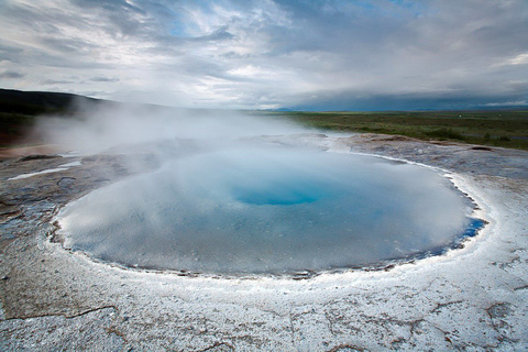 Från Reykjavik: Gyllene Cirkeln och norrskensturFrån Reykjavik: Golden Circle och Northern Lights Tour