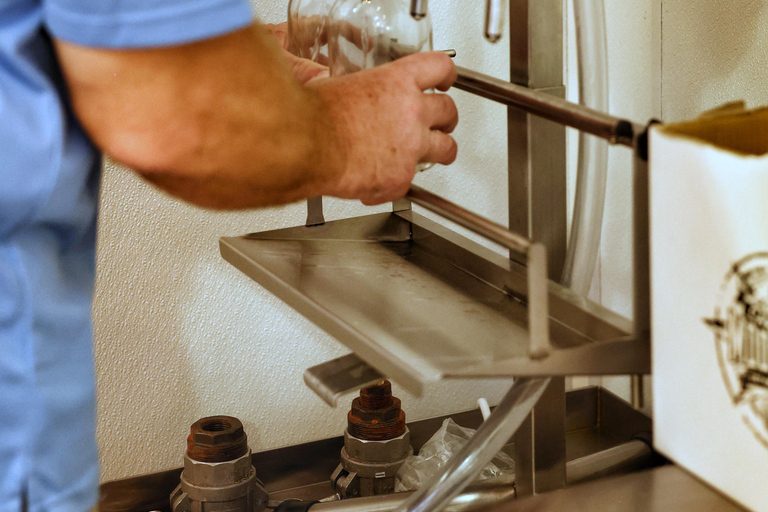 Orlando : Visite de la distillerie et de l'embouteillage Premium Caribbean Moonshine