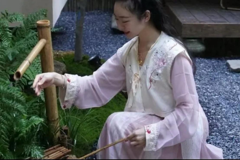 Guangzhou: Song Dynasty Tea-making Class & Hanfu Experience