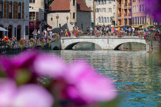 Annecy Two Hour Insider Walking Tour With Local Guide