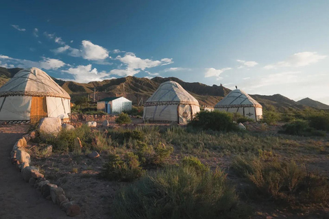 2-Day Autumn Canyons, Eagle Hunter & Lakeside Yurt Trip 2-Day Autumn Canyons, Eagle Hunter & Lakeside Yurt Trip