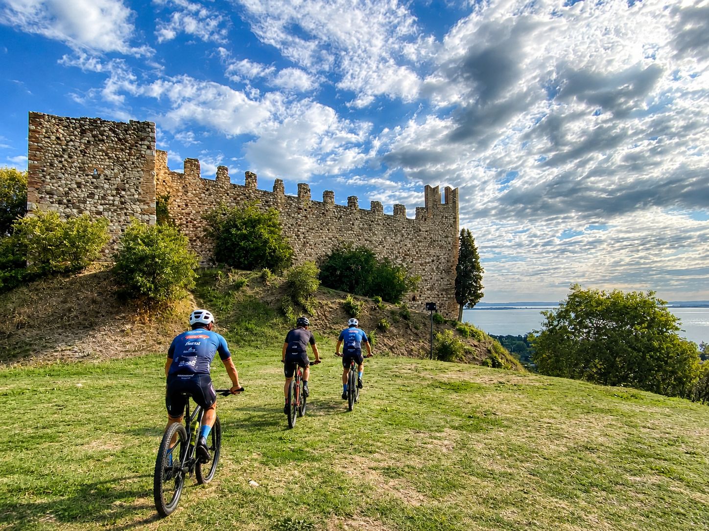 Moniga: Radtour in Valtenesi mit Seeblick und Weinprobe