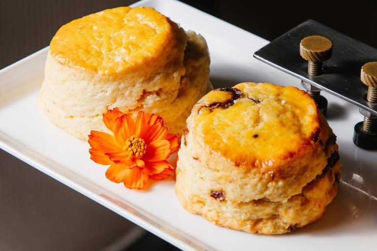 بانكوك: صالة شاي 1823 من رونفيلدت، باقات الطعام والشرابطقم شاي فاخر من جولد إندلجنس لشخصين