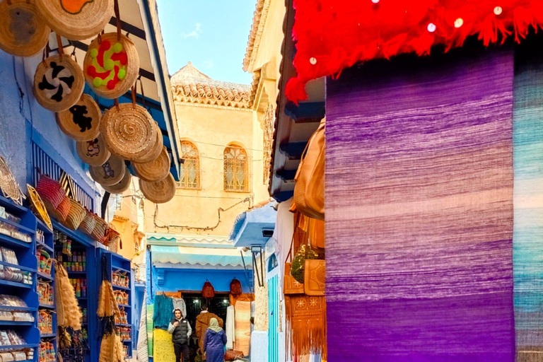 Au départ de Fès : Chefchaouen Excursion d&#039;une journée avec chauffeur pour un groupe de 8 personnes