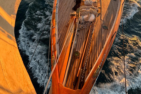 Marseille: Sunset Cruise Cocktail-Dinner in Frioul Islands