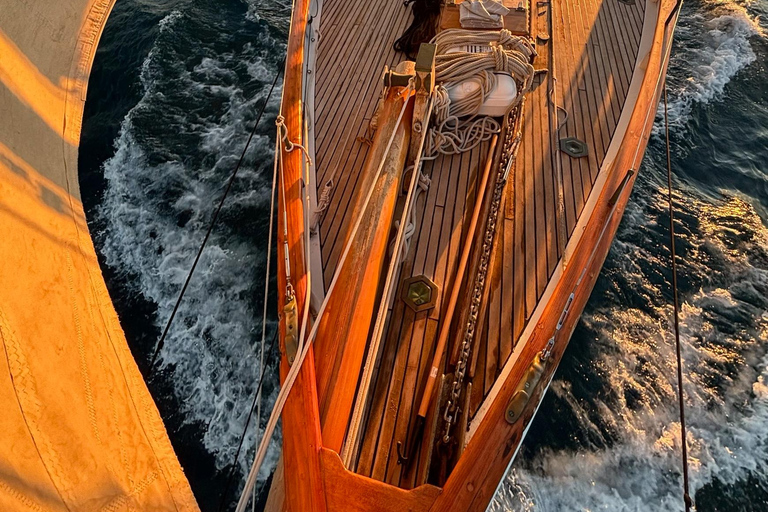 Marseille: Sunset Cruise Cocktail-Dinner in Frioul Islands