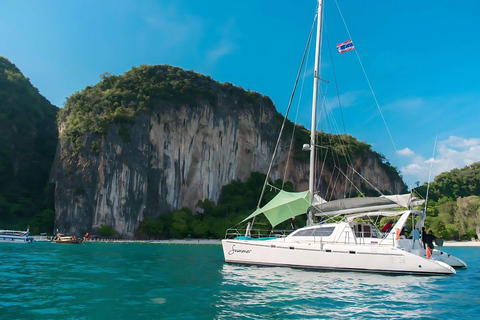 Phuket: Korallen- und Racha-Inseln Katamaran-Kreuzfahrt mit Mittagessen