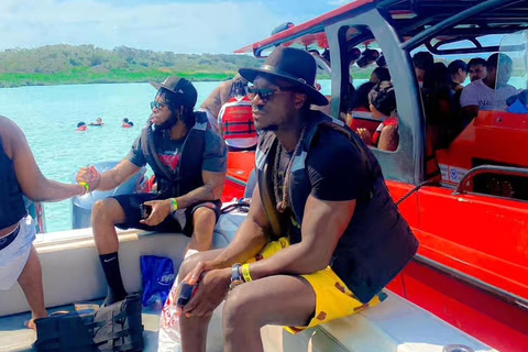 Cartagena: Rosario Islands Party Boat Tour with DJ
