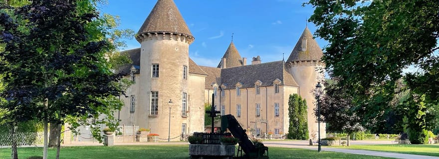 Visite des musées du Château de Savigny : avions, voitures, motos...