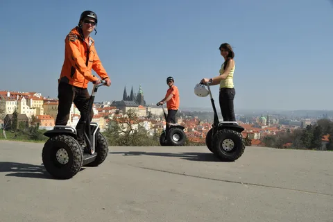 Prag: 2-stündige Segway-Tour mit Abholung vom Hotel