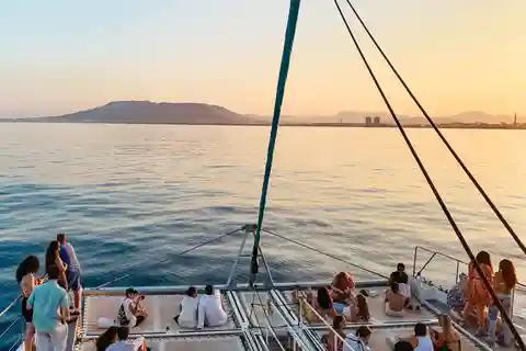 Malaga: Katamaran-Segelausflug mit Sonnenuntergangsoption