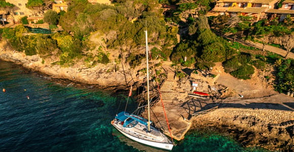 Golfo Aranci: Sailboat Tour to Figarolo with Aperitivo and Dolphins
