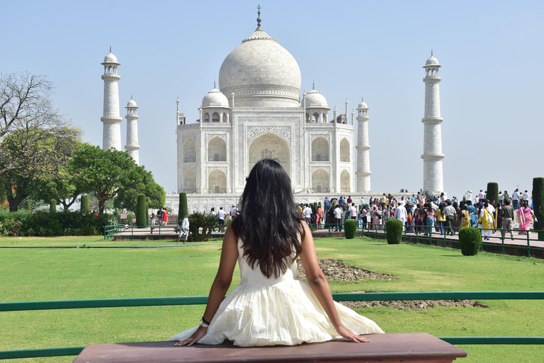 Taj Mahal-trip op dezelfde dag met toegangskaarten of gidsTaj Mahal, gids met vervoer per auto vanaf Pickup Agra