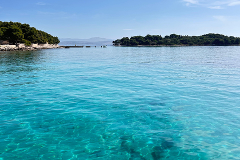 Ze Splitu/Trogiru: Błękitna Laguna i 2 wyspy - pół dnia prywatnieZe Splitu: prywatna półdniowa wycieczka do Błękitnej Laguny i Šolta Nečujam