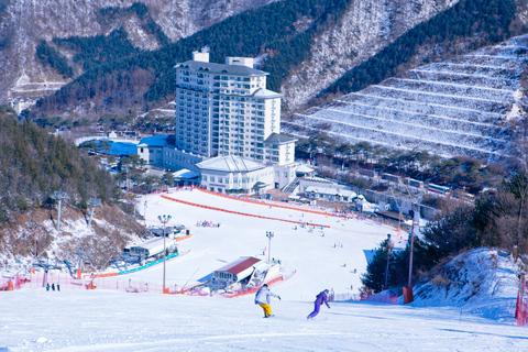 Från Seoul: Elysian Gangchon Ski Tour med Nami IslandSkidpaket - Möte vid Hongik Univ. Station