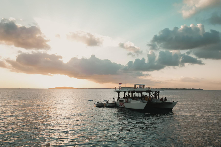 Gili Islands: 4-in-1 Catamaran Snorkeling ExperienceStart from Gili Trawangan – Sunset Cruise w/ Snacks &amp; Dinner