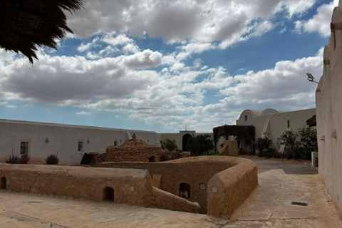 Djerba: Island Tour Snack, Synagogue, Souk, and Sunset