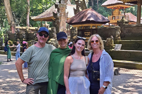 乌布猴林、梯田、秋千、寺庙和瀑布乌布猴林、水稻梯田、秋千、寺庙和瀑布