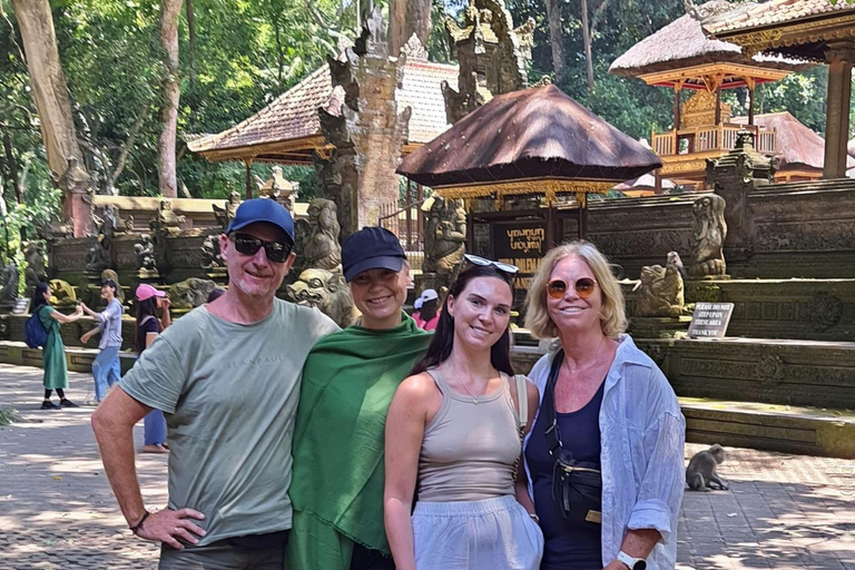 乌布猴林、梯田、秋千、寺庙和瀑布乌布猴林、水稻梯田、秋千、寺庙和瀑布