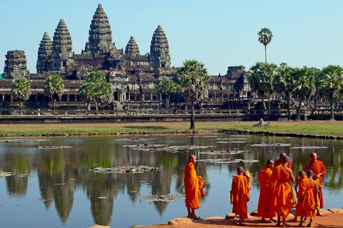 Private Tuktuk taxi to Angkor Wat, Bayon and Ta Prohm Temple