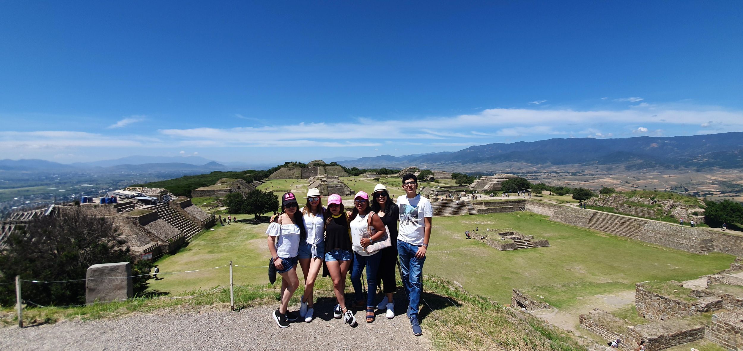 Ab Oaxaca: Monte Albán, Alebrijes & Schwarzer Ton – Tagestour