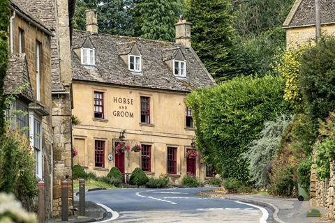 London: Cotswolds & Bibury 8-Person Chinese Day Tour