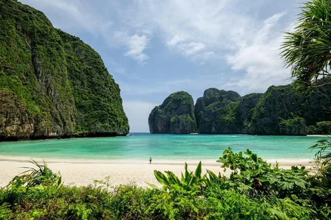 Phuket: PhiPhi, Maya Bay & Khai Island Day Tour by Speedboat