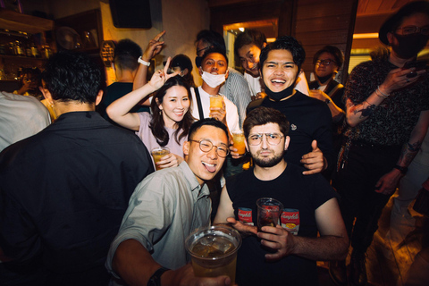 Tokyo: Gay Bar Crawl with Drinks