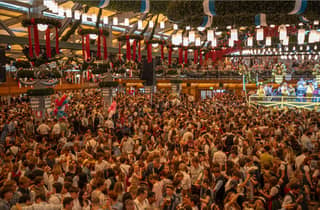 München: Geführte Oktoberfest-Tour - Endet in einem großen Bierzelt