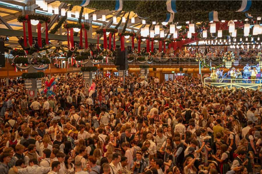 München: Oktoberfest-Tour und Besuch einer großen Festzelt mit ortskundigem Guide. Foto: GetYourGuide München: Oktoberfest-Tour und Besuch einer großen Festzelt mit ortskundigem Guide. Foto: GetYourGuide