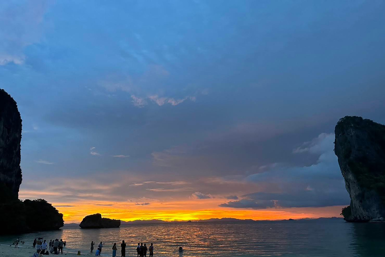 7 wysp łodzią motorową do zmierzchu z KrabiMiejsce spotkania przy molo Nopparat Thara w Ao Nang