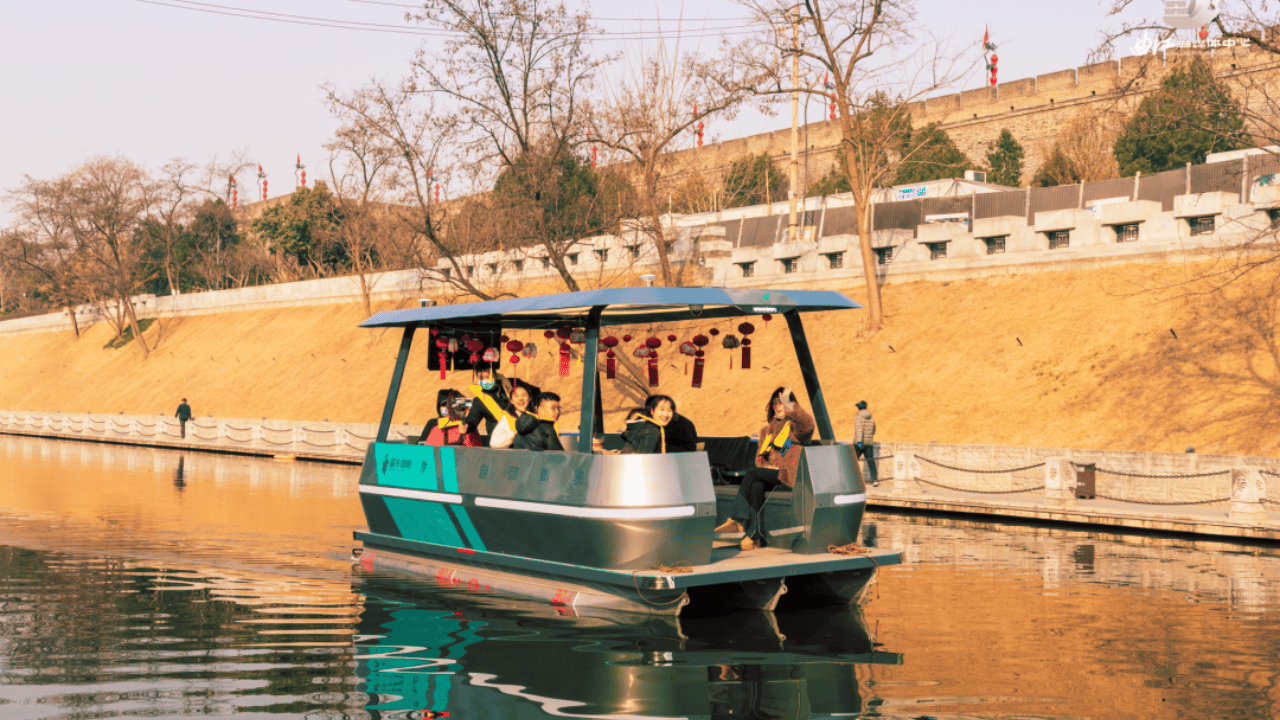 Xi'an: City Wall Moat Smart Boat Tour