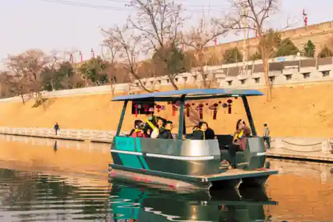 Xi'an: City Wall Moat Smart Boat Tour