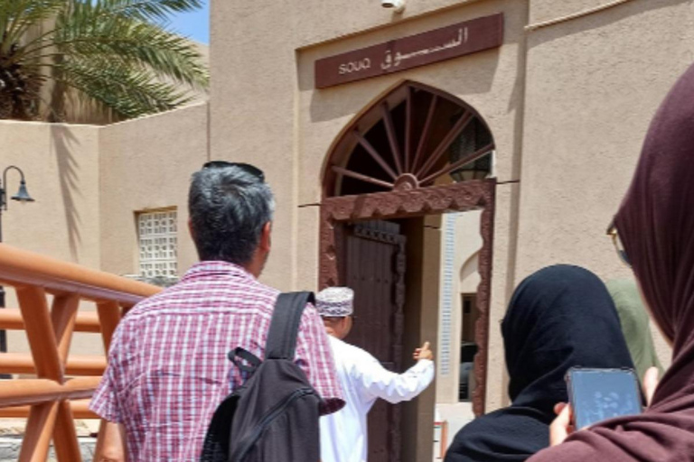 Muscat: Nizwa & Birkat Al Mouz Private Full Day Tour