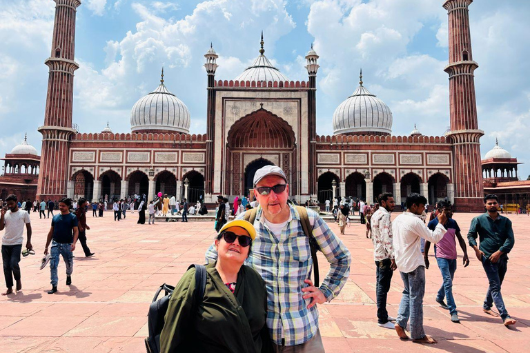 Delhi: Guided Shopping Tour Experience with Female Expert Exclusive Full-Day Shopping Tour with Female Expert Guide