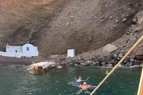 Santorini: Boat Cruise in Volcano, Hot Springs and Thirassia