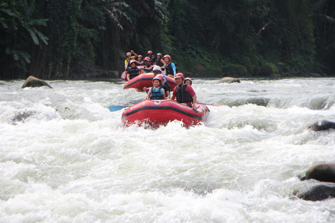 Rafting em águas brancas em Yogyakarta e passeio de jipe pelo vulcão Merapi