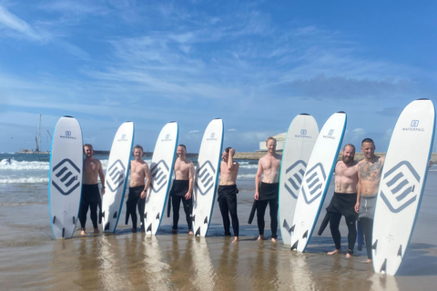 Porto: Surfing w małej grupie z transportemDoświadczenie surfingowe w małej grupie z transportem w Porto