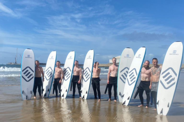 Porto: Surfing w małej grupie z transportemDoświadczenie surfingowe w małej grupie z transportem w Porto