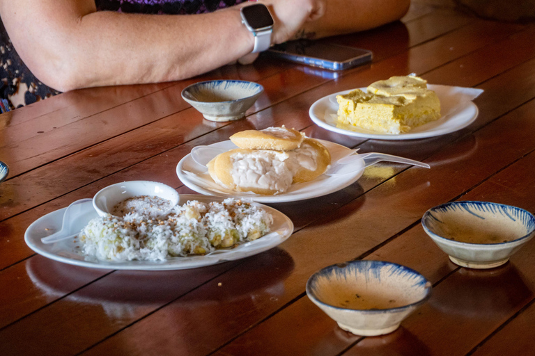 Siem Reap: Morning Food Tour, Market Walking & Street Art Vespa Tour Option