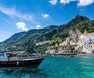 Sorrento: Tour dell'isola di Capri in barca di un giorno intero con pranzo